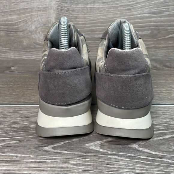 Charleston Shoe Co Chewie Gray Camouflage Women’s Size 7 Fashion Sneakers - Picture 4 of 11